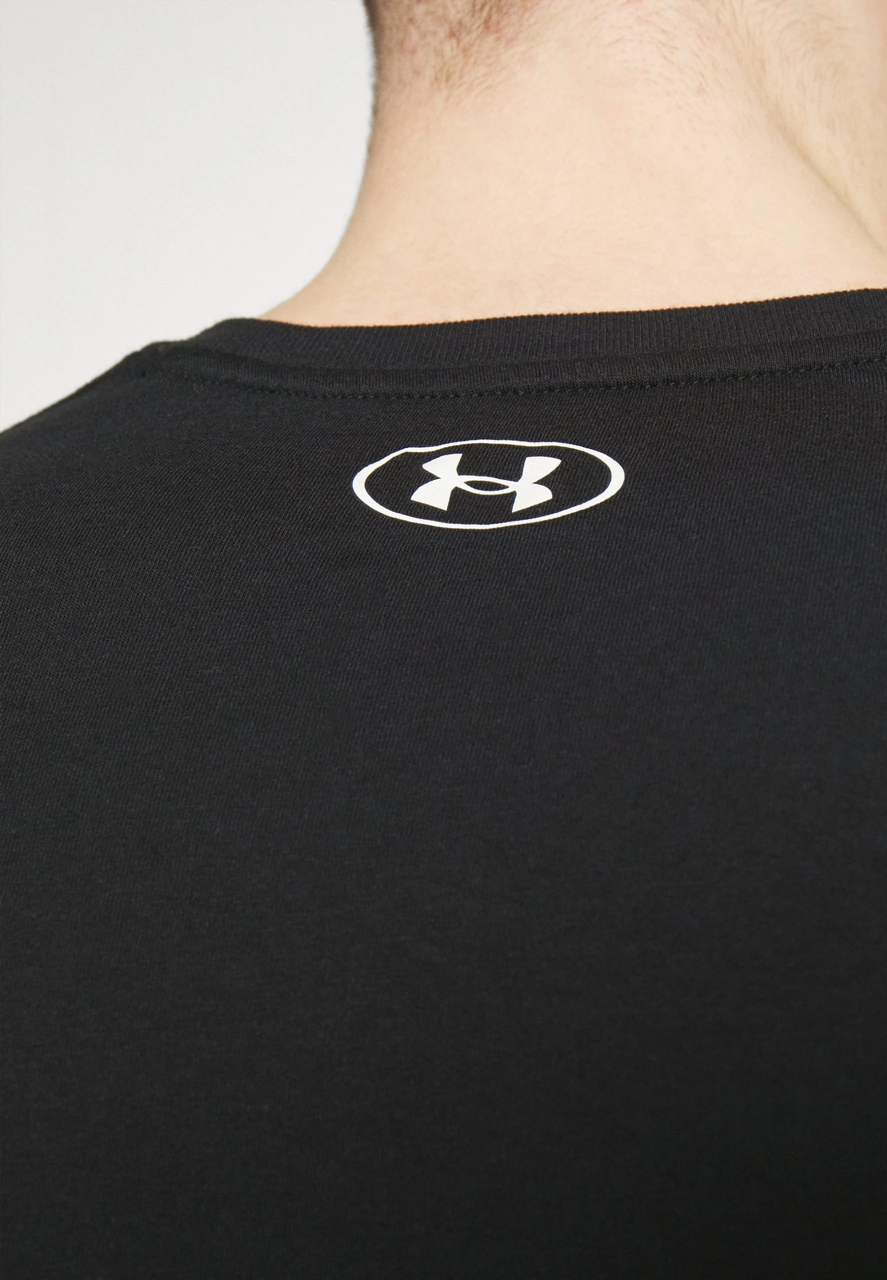 Under Armour ROCK BRAHMA BULL - T-shirt Z Nadrukiem - Black / / Ivory - obrazek 6