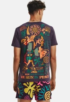Under Armour SHORT SLEEVE GRAPH UA WE RUN IN PEACE SS - T-shirt Z Nadrukiem - Tux Purple