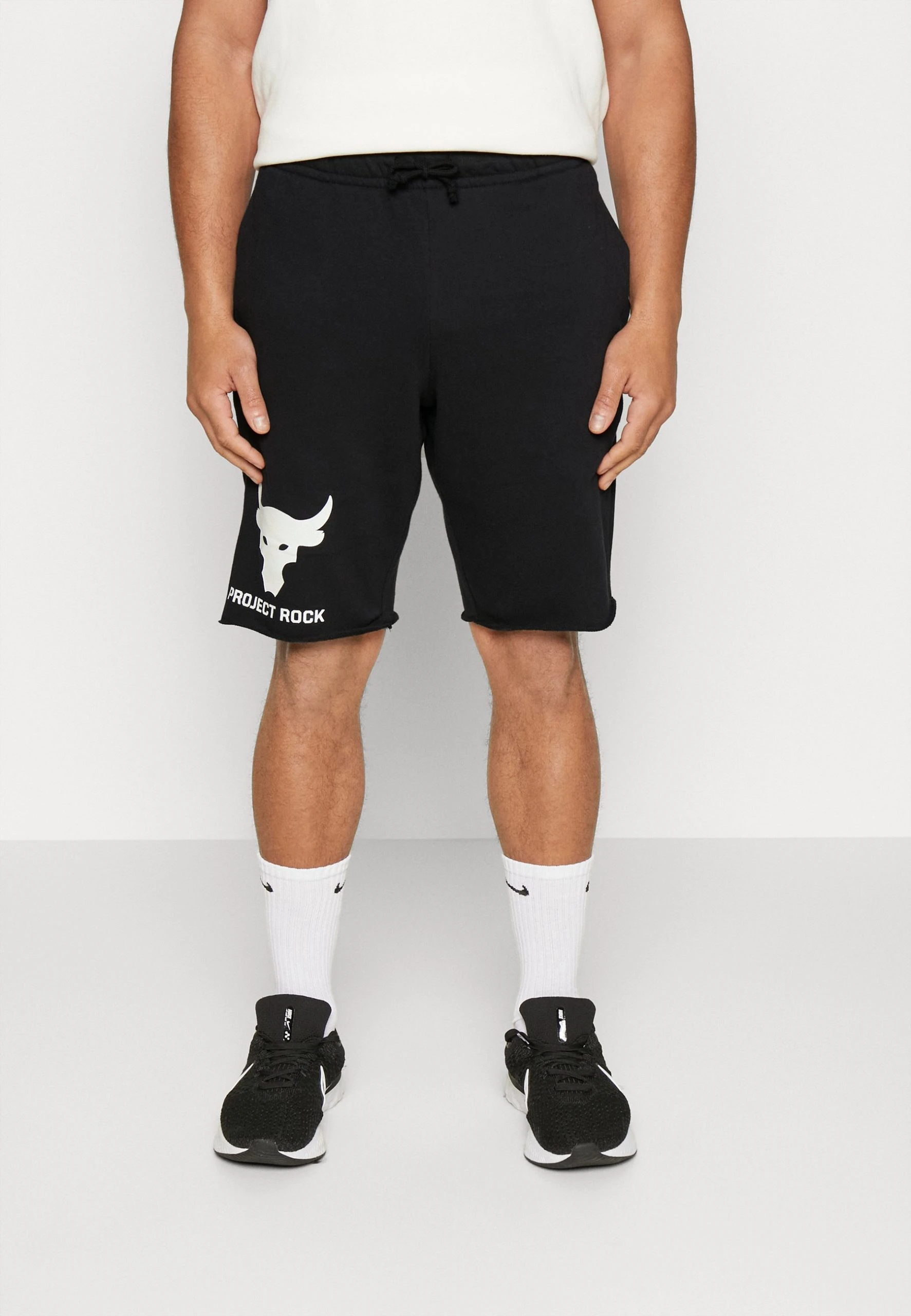 Under Armour ROCK BULL - Krótkie Spodenki Sportowe - Black/white