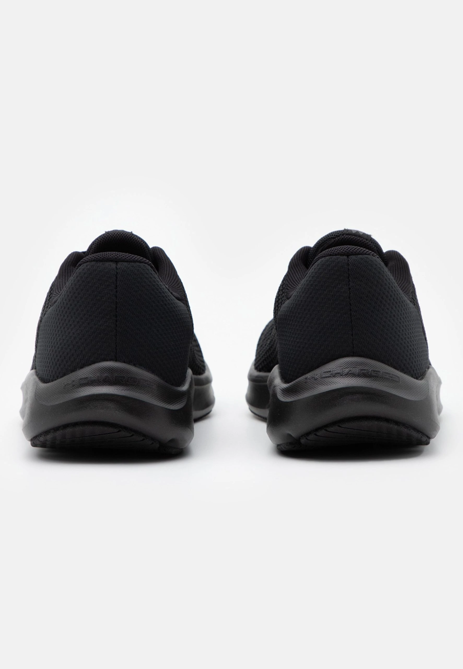 Under Armour CHARGED PURSUIT 3 - Obuwie Do Biegania Treningowe - Black - obrazek 3