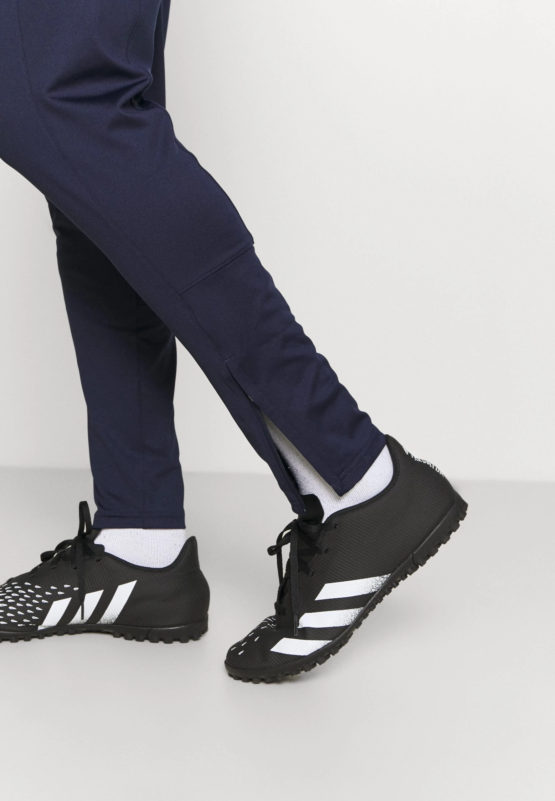 Under Armour CHALLENGER - Spodnie Treningowe - Midnight Navy/white - obrazek 4