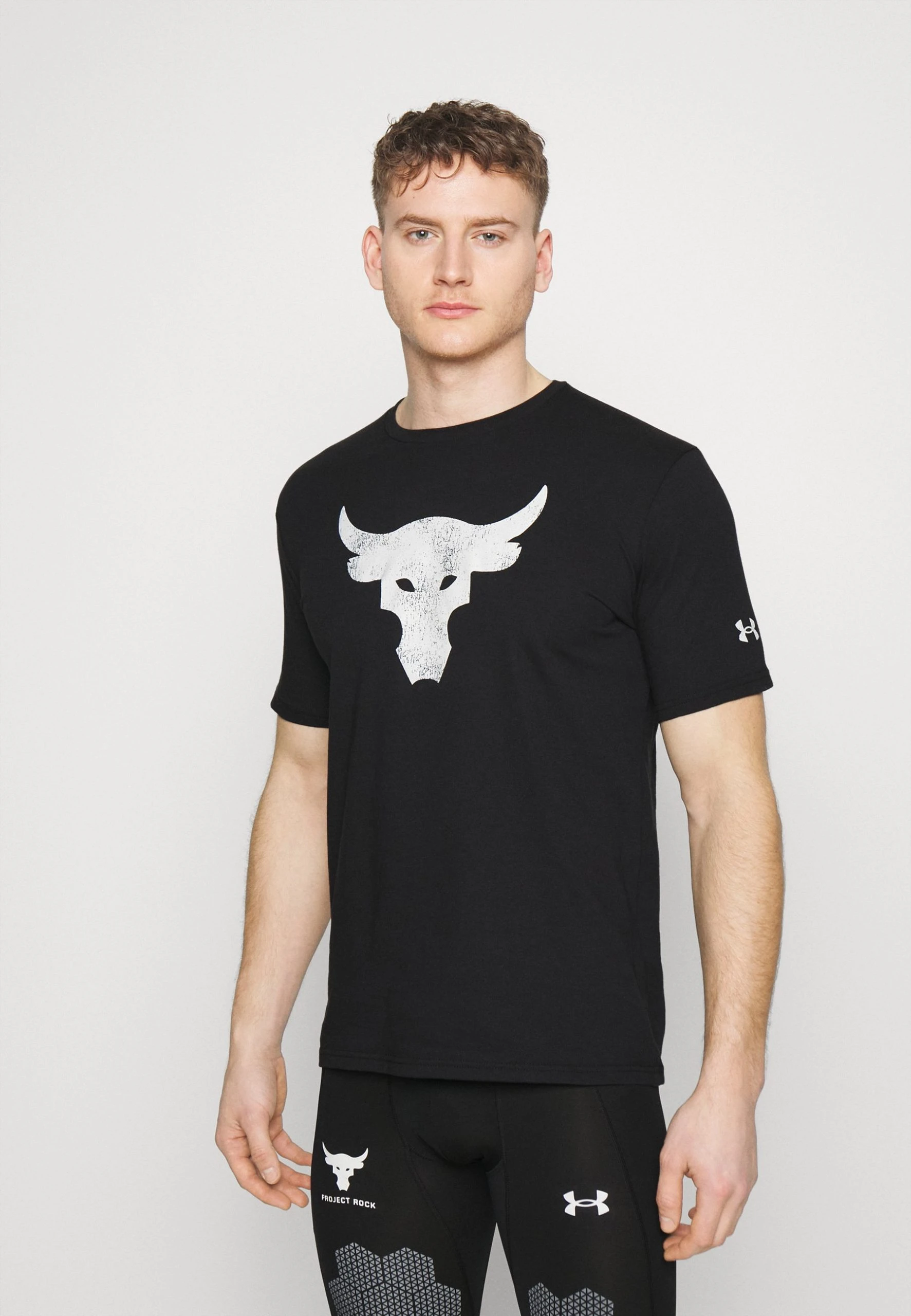 Under Armour ROCK BRAHMA BULL - T-shirt Z Nadrukiem - Black / / Ivory