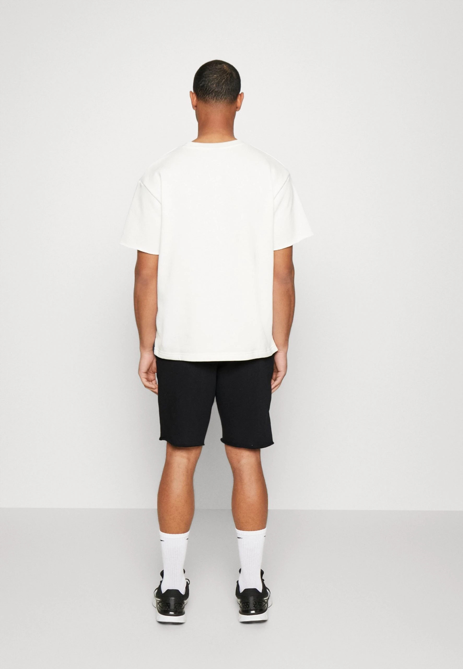 Under Armour ROCK BULL - Krótkie Spodenki Sportowe - Black/white - obrazek 3