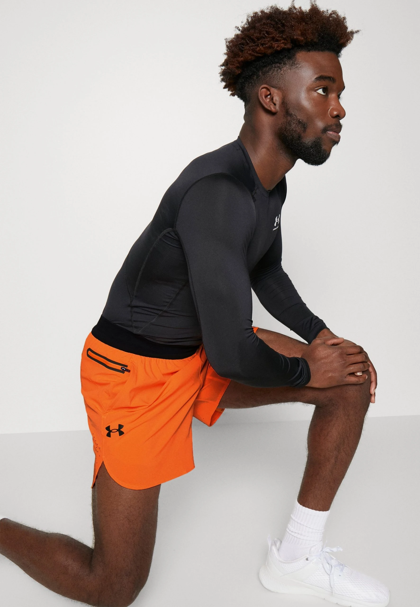 Under Armour PEAK - Krótkie Spodenki Sportowe - Orange Blast/black - obrazek 4