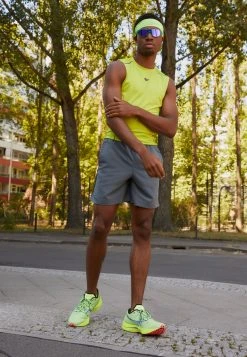 Under Armour LAUNCH - Krótkie Spodenki Sportowe - Grey