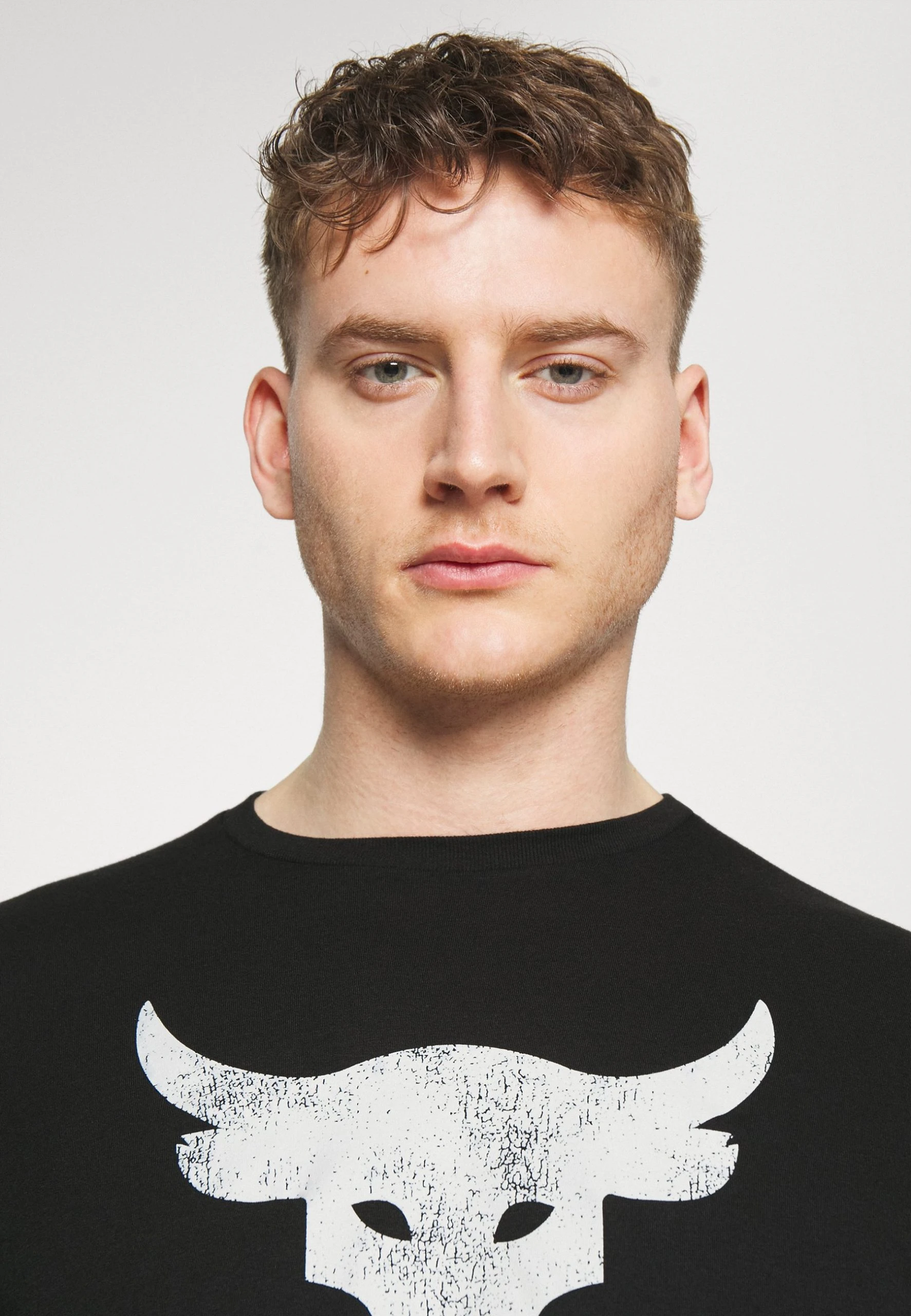 Under Armour ROCK BRAHMA BULL - T-shirt Z Nadrukiem - Black / / Ivory - obrazek 4